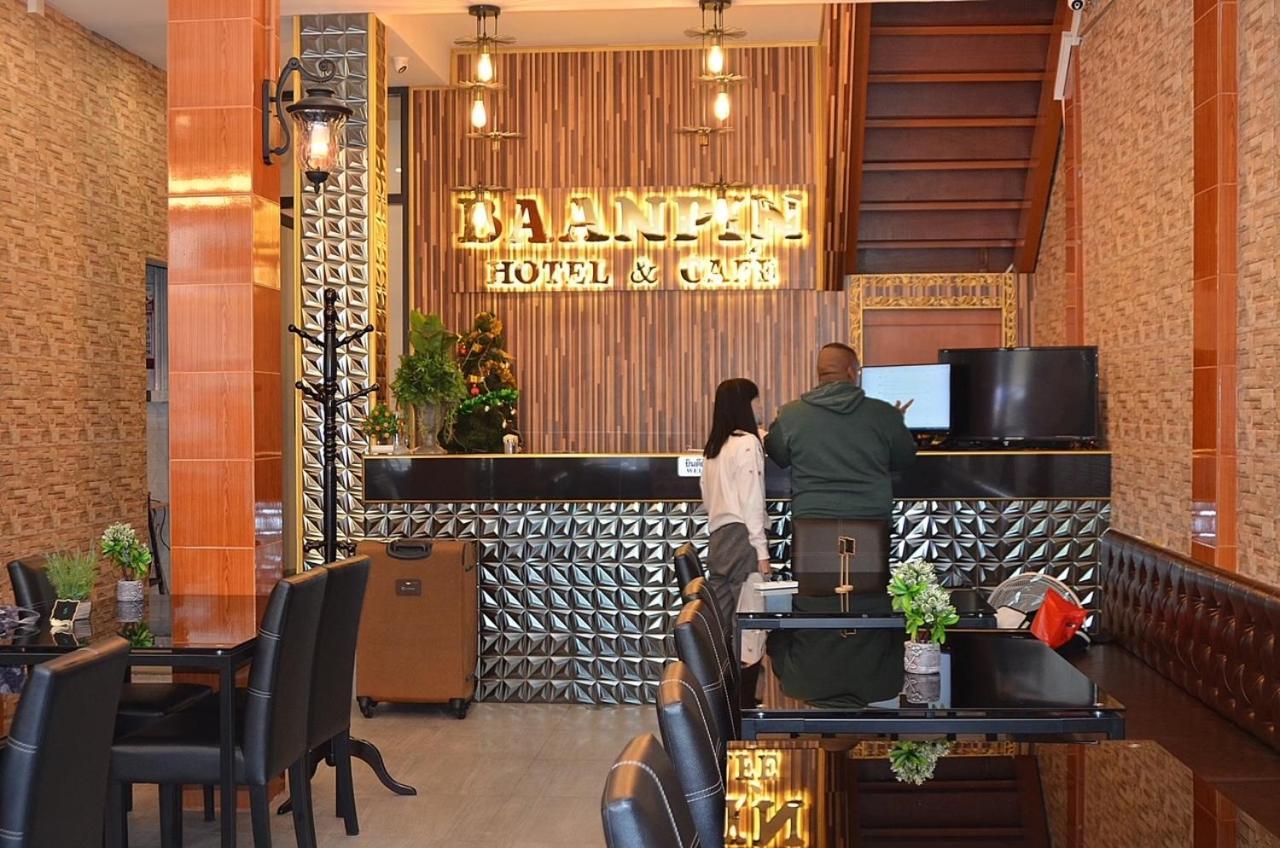 Baanpin Hotel & Cafe Banguecoque Exterior foto